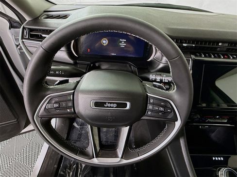 Used 2023 Jeep Grand Cherokee Laredo image 20