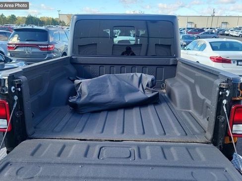 Used 2025 Jeep Gladiator Sport image 22