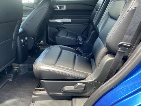 Used 2022 Ford Explorer XLT w/ Equipment Group 202A image 15