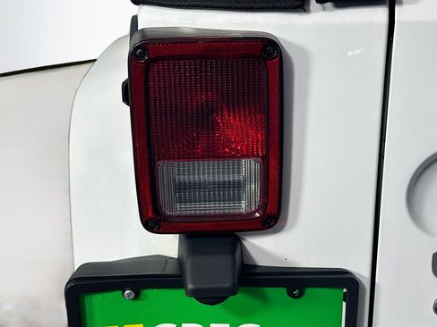 Used 2016 Jeep Wrangler Unlimited Sahara w/ Connectivity Group image 34