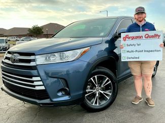 Used 2019 Toyota Highlander LE video 1