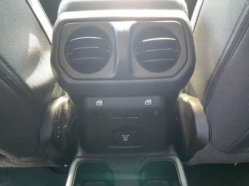 Used 2022 Jeep Wrangler Unlimited Sahara image 23