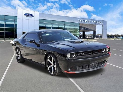 Used 2015 Dodge Challenger R/T image 6