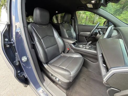 Used 2025 Cadillac XT4 Premium Luxury FWD image 24