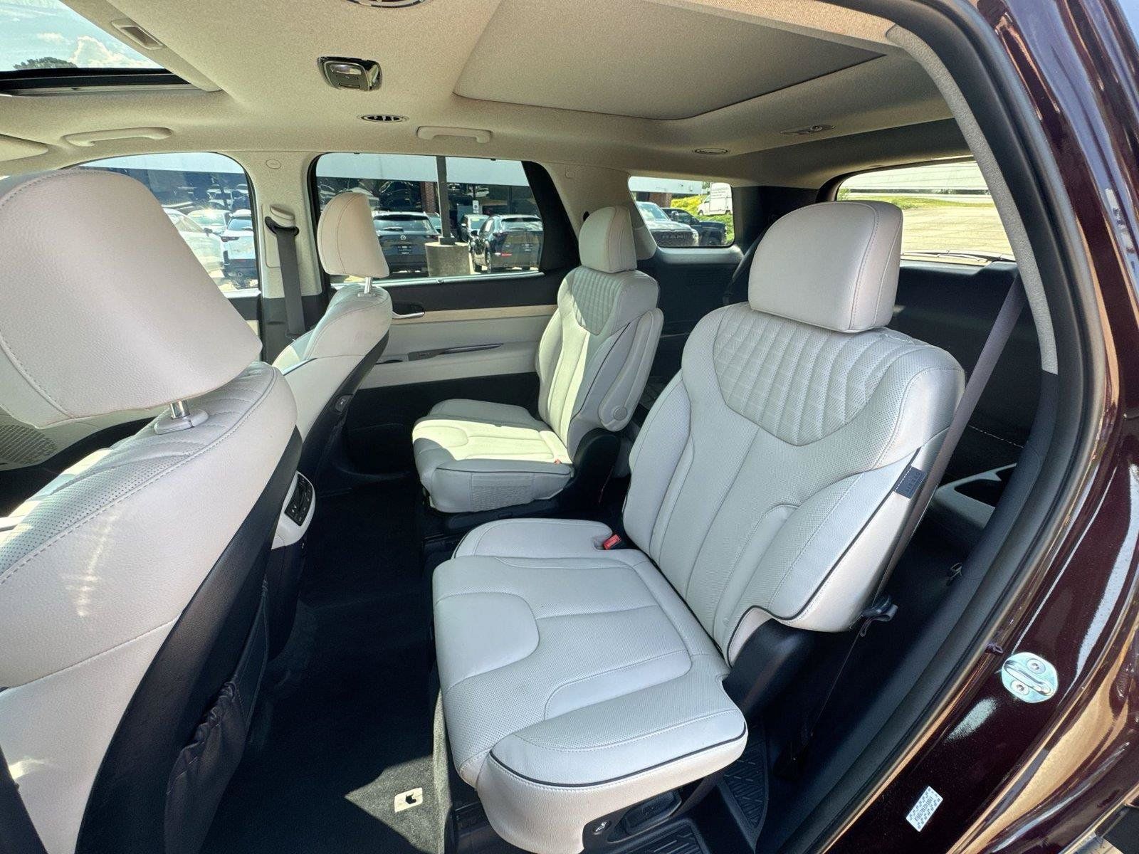 Used 2024 Hyundai Palisade Limited FWD image 16