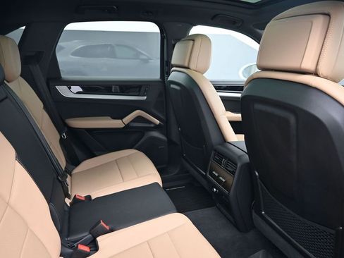 Certified 2026 Porsche Cayenne S AWD/4WD image 7