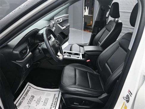 Used 2022 Ford Explorer XLT w/ Equipment Group 202A image 14