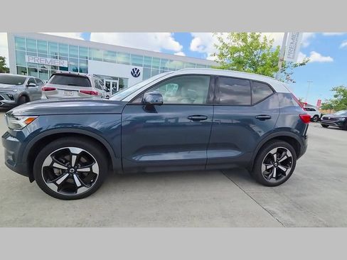 Used 2021 Volvo XC40 T5 Momentum w/ Premium Package AWD/4WD image 47