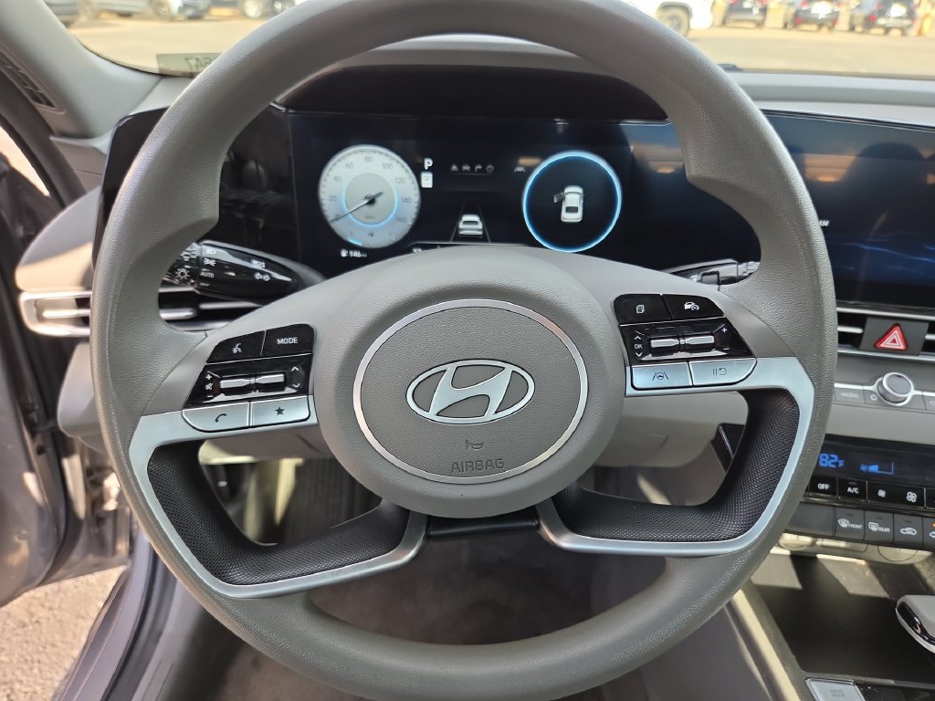Used 2024 Hyundai Elantra SEL FWD image 21