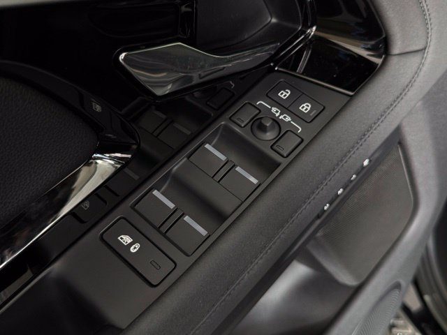 Used 2023 Land Rover Range Rover Evoque R-Dynamic SE AWD/4WD image 28