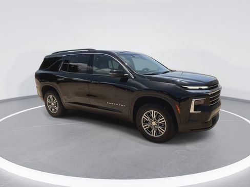 Used 2025 Chevrolet Traverse LT AWD/4WD image 2