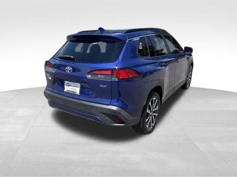 Used 2023 Toyota Corolla Cross XLE w/ Convenience Package FWD image 5