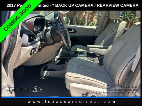 Used 2017 Chrysler Pacifica Limited FWD image 7