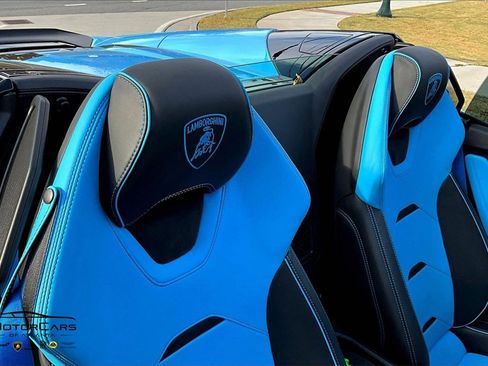 Used 2023 Lamborghini Huracan EVO image 26