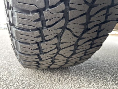 Used 2022 GMC Yukon SLT w/ SLT Premium Package image 12