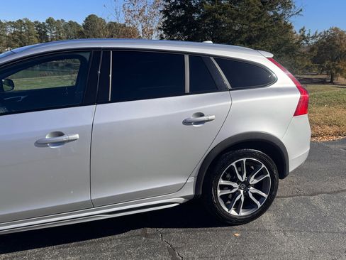 Used 2016 Volvo V60 T5 Cross Country w/ Convenience Package image 9