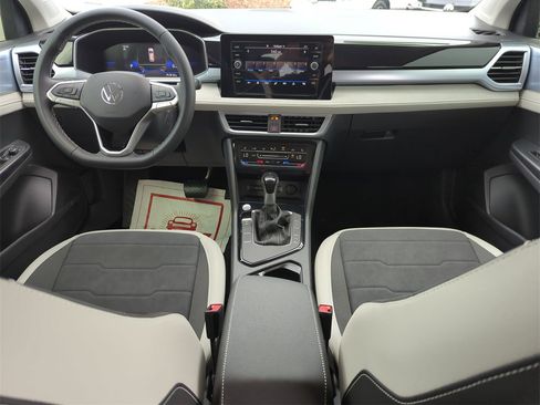 Used 2025 Volkswagen Taos SE image 23