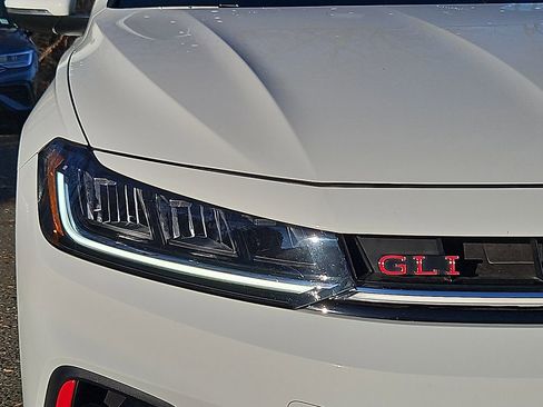 Certified 2025 Volkswagen Jetta GLI Autobahn image 9