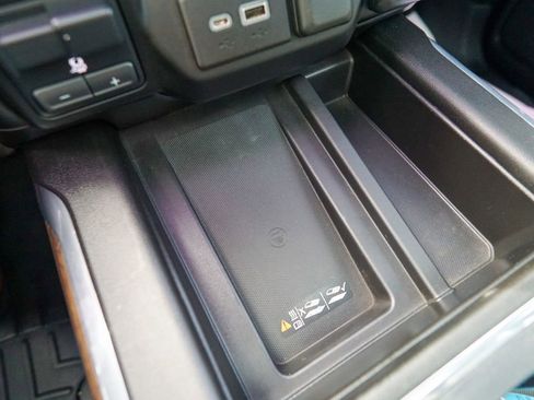 Used 2021 Chevrolet Silverado 3500 High Country image 32