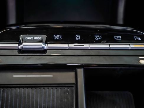 Certified 2025 Hyundai Tucson Limited FWD image 22