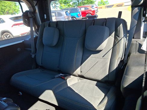 Used 2025 Jeep Wrangler Sport AWD/4WD image 10