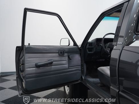 Used 1987 Toyota Pickup 4x4 Regular Cab image 37