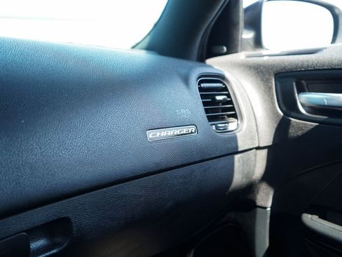 Used 2017 Dodge Charger R/T w/ Blacktop Package image 22