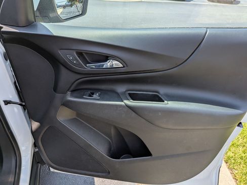 Used 2018 Chevrolet Equinox LT FWD image 21