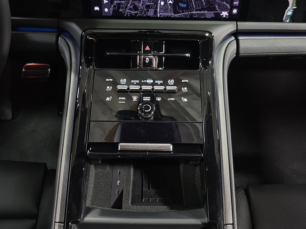 Certified 2025 Porsche Panamera RWD image 19