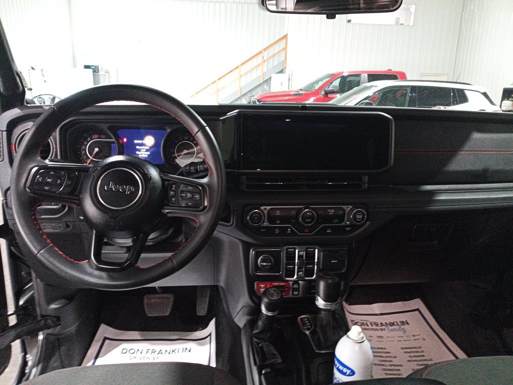 Used 2024 Jeep Wrangler Unlimited Rubicon AWD/4WD image 17