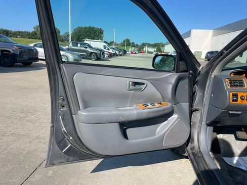 Used 1997 Toyota Camry LE w/ Leather Trim Pkg FWD image 20