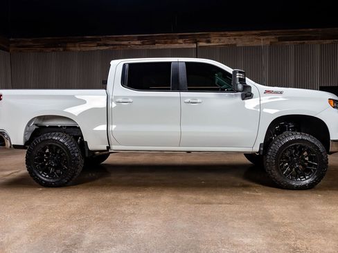 Used 2023 Chevrolet Silverado 1500 LT w/ Z71 Off-Road Package image 11