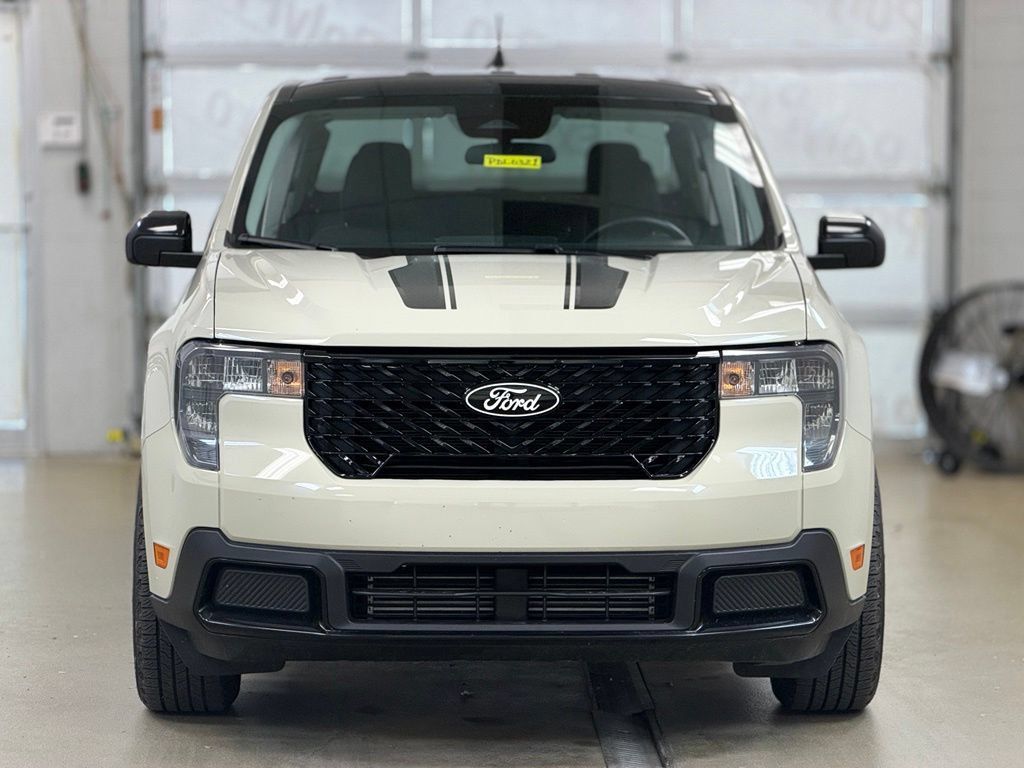 Used 2025 Ford Maverick XLT w/ XLT Luxury Package AWD/4WD image 2