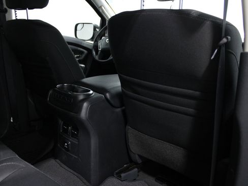 Used 2017 Nissan Titan SV AWD/4WD image 20