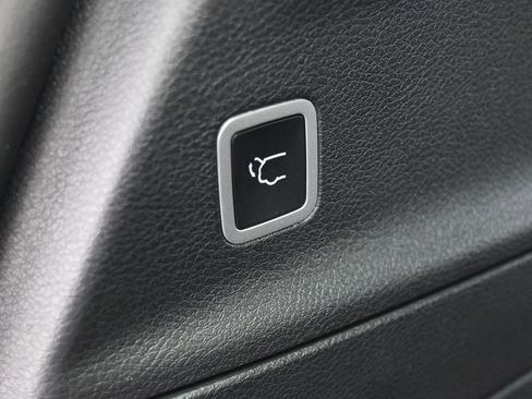 Used 2024 Chrysler Pacifica Limited w/ S Appearance Package image 48