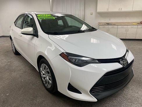 Used 2017 Toyota Corolla LE image 3