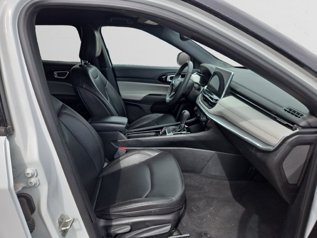 Used 2024 Jeep Compass Limited AWD/4WD image 16