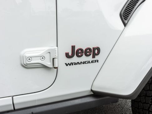 Used 2021 Jeep Wrangler Rubicon w/ Uconnect 4C Nav & Sound Group AWD/4WD image 4
