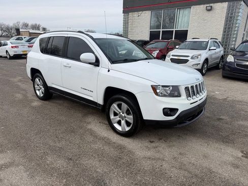 Used 2016 Jeep Compass Latitude image 1
