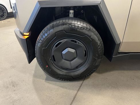 Used 2026 Tesla Cybertruck AWD Crew Cab image 52