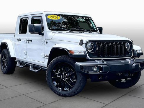 Used 2024 Jeep Gladiator Sport AWD/4WD image 3