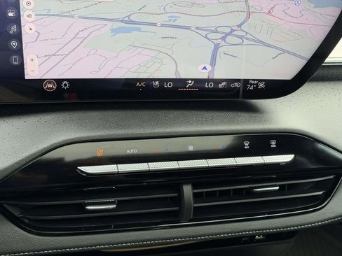 Used 2025 Buick Enclave Avenir w/ Super Cruise Package FWD image 5