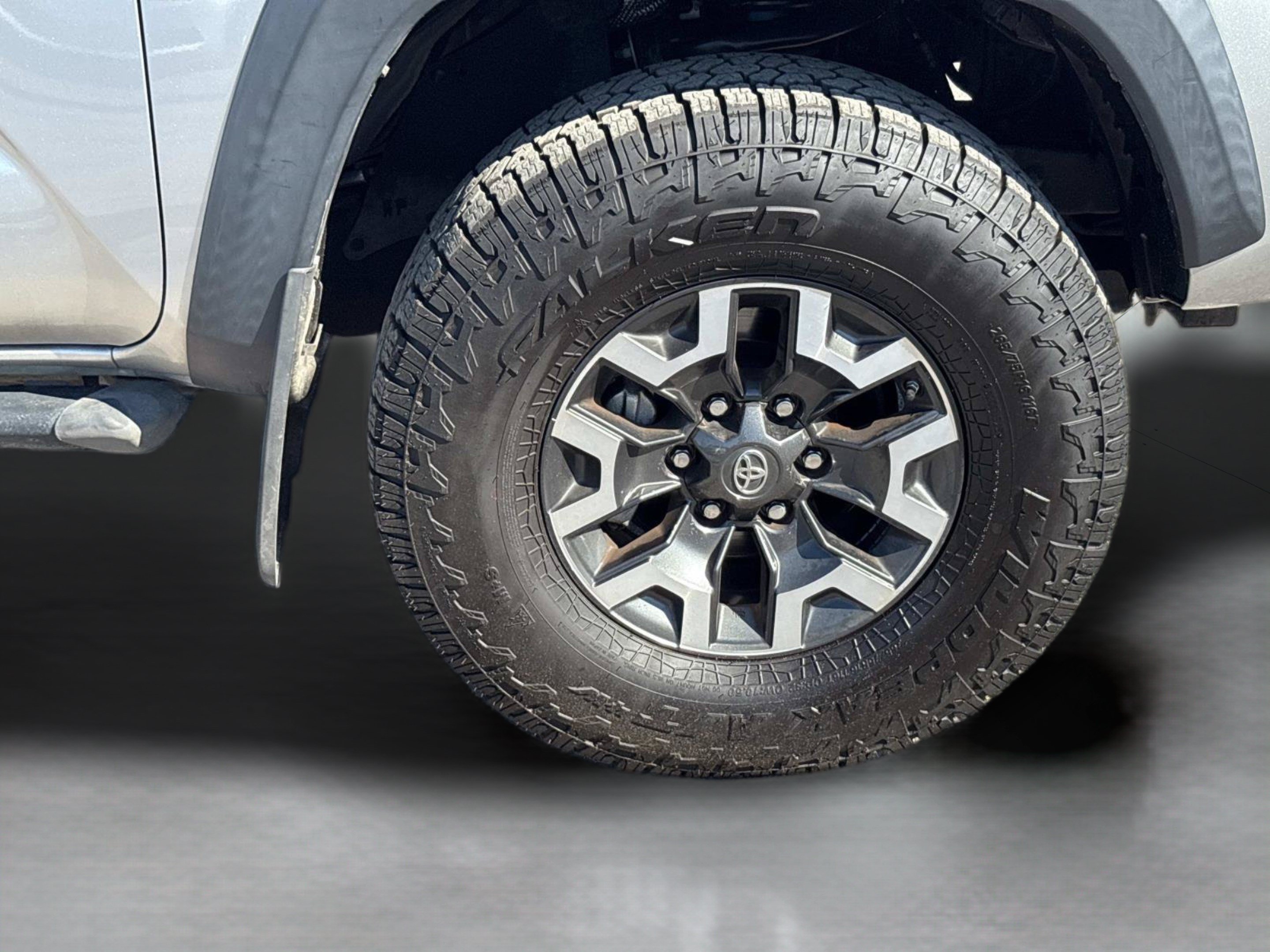 Used 2020 Toyota Tacoma TRD Off-Road w/ Technology Package AWD/4WD image 9