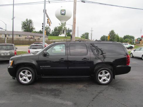 Used 2010 Chevrolet Suburban LT w/ Luxury Package AWD/4WD image 2