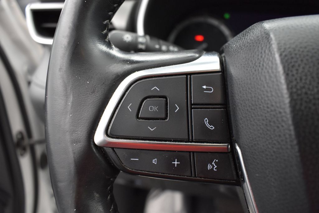 Used 2021 Toyota Highlander XLE AWD/4WD image 6