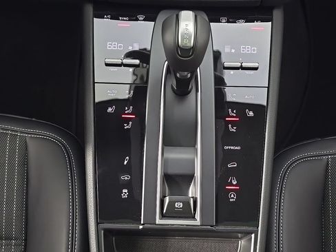Certified 2026 Porsche Macan Turbo AWD/4WD image 23