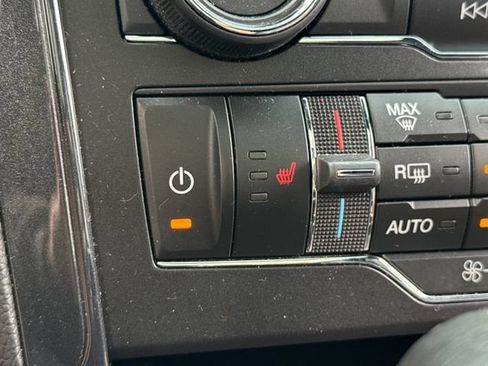 Used 2019 Ford Explorer XLT w/ Equipment Group 202A AWD/4WD image 36