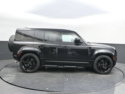 Used 2025 Land Rover Defender 110 V8 AWD/4WD image 8