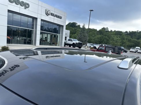 Used 2024 Jeep Grand Cherokee Summit image 12