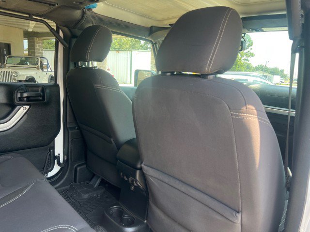 Used 2018 Jeep Wrangler Unlimited Rubicon w/ Connectivity Group AWD/4WD image 30